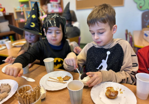 Magia, wróżby i wspólna zabawa w grupie III