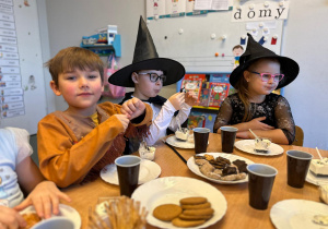 Magia, wróżby i wspólna zabawa w grupie III