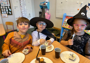 Magia, wróżby i wspólna zabawa w grupie III