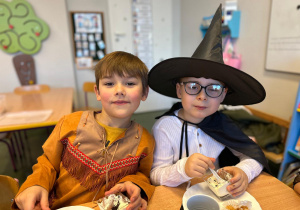 Magia, wróżby i wspólna zabawa w grupie III