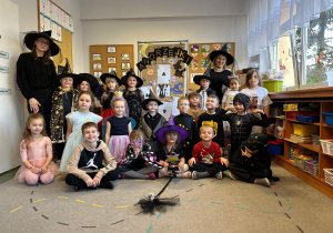 Magia, wróżby i wspólna zabawa w grupie III