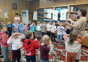 Dzień Pluszowego Misia i misiowa przygoda w bibliotece - gr. XII