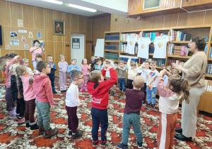 Dzień Pluszowego Misia i misiowa przygoda w bibliotece - gr. XII