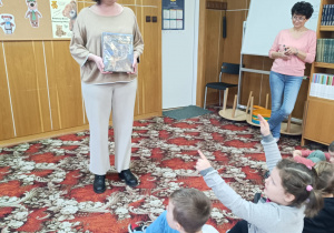 Dzień Pluszowego Misia i misiowa przygoda w bibliotece - gr. XII