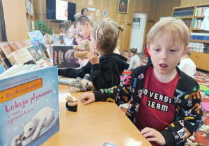 Dzień Pluszowego Misia i misiowa przygoda w bibliotece - gr. XII