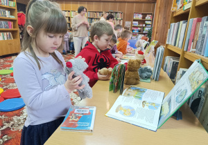 Dzień Pluszowego Misia i misiowa przygoda w bibliotece - gr. XII