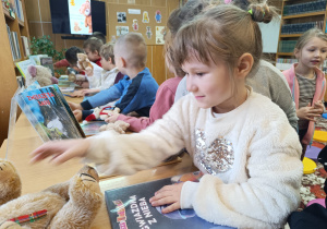 Dzień Pluszowego Misia i misiowa przygoda w bibliotece - gr. XII