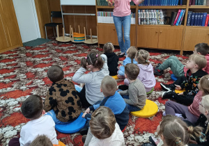 Dzień Pluszowego Misia i misiowa przygoda w bibliotece - gr. XII