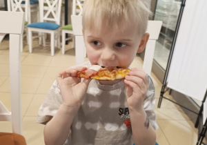 "Jak powstaje pizza?" - czyli kulinarne warsztaty w gr. XII