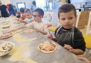 "Jak powstaje pizza?" - czyli kulinarne warsztaty w gr. XII