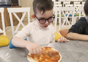 "Jak powstaje pizza?" - czyli kulinarne warsztaty w gr. XII