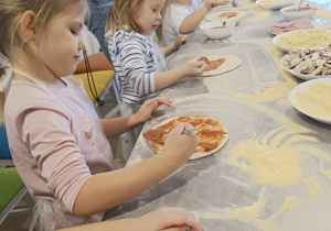 "Jak powstaje pizza?" - czyli kulinarne warsztaty w gr. XII