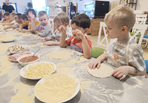 "Jak powstaje pizza?" - czyli kulinarne warsztaty w gr. XII