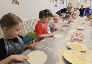 "Jak powstaje pizza?" - czyli kulinarne warsztaty w gr. XII