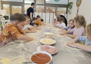 "Jak powstaje pizza?" - czyli kulinarne warsztaty w gr. XII