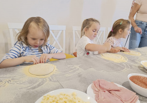 "Jak powstaje pizza?" - czyli kulinarne warsztaty w gr. XII