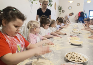 "Jak powstaje pizza?" - czyli kulinarne warsztaty w gr. XII