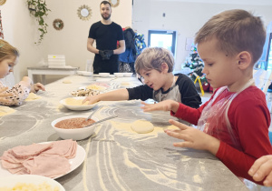 "Jak powstaje pizza?" - czyli kulinarne warsztaty w gr. XII