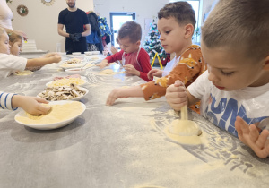 "Jak powstaje pizza?" - czyli kulinarne warsztaty w gr. XII