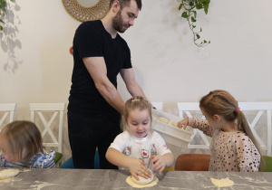 "Jak powstaje pizza?" - czyli kulinarne warsztaty w gr. XII