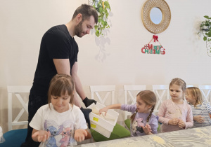 "Jak powstaje pizza?" - czyli kulinarne warsztaty w gr. XII