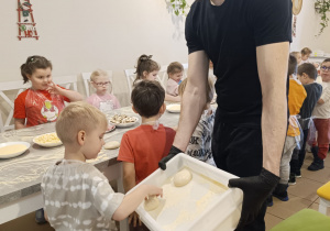 "Jak powstaje pizza?" - czyli kulinarne warsztaty w gr. XII