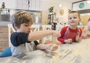 "Jak powstaje pizza?" - czyli kulinarne warsztaty w gr. XII