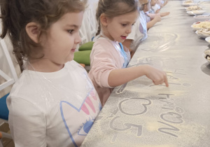 "Jak powstaje pizza?" - czyli kulinarne warsztaty w gr. XII