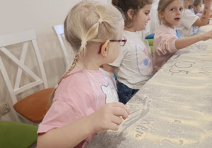 "Jak powstaje pizza?" - czyli kulinarne warsztaty w gr. XII