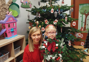 „Świąteczne wianki” – warsztaty bożonarodzeniowe w gr. XII