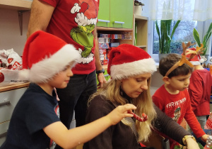 „Świąteczne wianki” – warsztaty bożonarodzeniowe w gr. XII