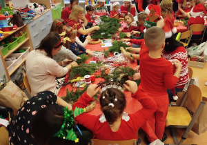„Świąteczne wianki” – warsztaty bożonarodzeniowe w gr. XII