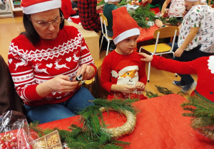 „Świąteczne wianki” – warsztaty bożonarodzeniowe w gr. XII