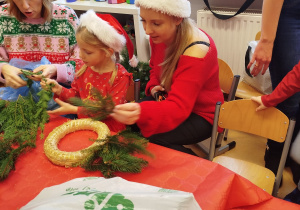 „Świąteczne wianki” – warsztaty bożonarodzeniowe w gr. XII