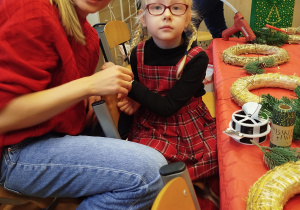 „Świąteczne wianki” – warsztaty bożonarodzeniowe w gr. XII