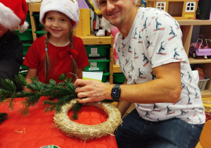 „Świąteczne wianki” – warsztaty bożonarodzeniowe w gr. XII