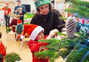 „Świąteczne wianki” – warsztaty bożonarodzeniowe w gr. XII