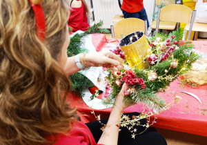 „Świąteczne wianki” – warsztaty bożonarodzeniowe w gr. XII