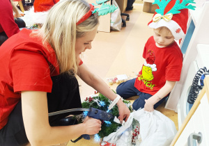 „Świąteczne wianki” – warsztaty bożonarodzeniowe w gr. XII