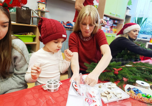 „Świąteczne wianki” – warsztaty bożonarodzeniowe w gr. XII