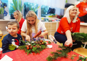 „Świąteczne wianki” – warsztaty bożonarodzeniowe w gr. XII