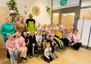 "Osiedlową" odwiedzamy i pyszna pizzę wyrabiamy - warsztaty w gr. XI