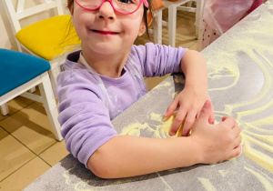 "Osiedlową" odwiedzamy i pyszna pizzę wyrabiamy - warsztaty w gr. XI