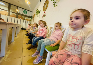 "Osiedlową" odwiedzamy i pyszna pizzę wyrabiamy - warsztaty w gr. XI