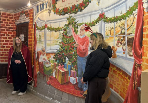 Mikołajkowy wyjazd do Fabryki Bombek w grupie VI