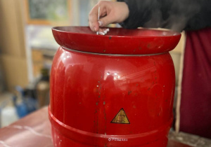 Mikołajkowy wyjazd do Fabryki Bombek w grupie VI