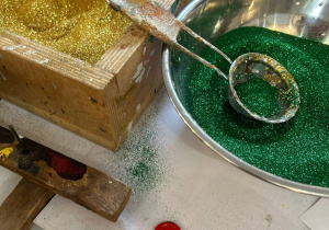 Mikołajkowy wyjazd do Fabryki Bombek w grupie VI