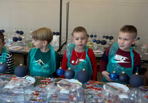 Mikołajkowy wyjazd do Fabryki Bombek w grupie VI