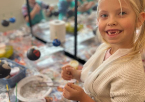 Mikołajkowy wyjazd do Fabryki Bombek w grupie VI