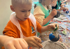 Mikołajkowy wyjazd do Fabryki Bombek w grupie VI